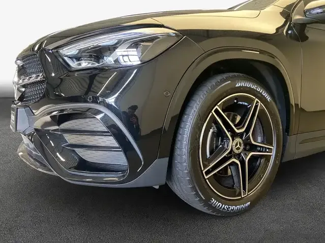 Mercedes-Benz GLA 220
