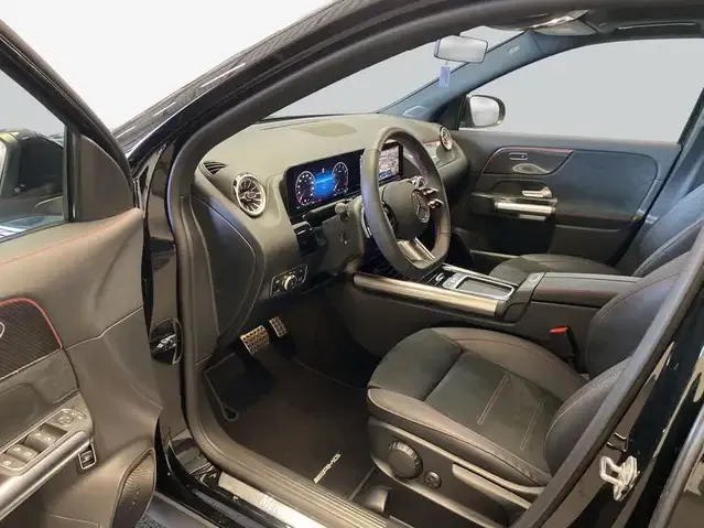 Mercedes-Benz GLA 220