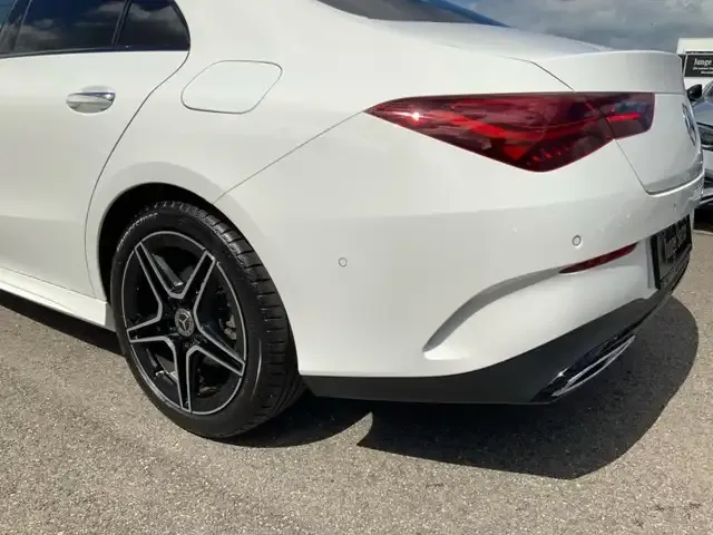 Mercedes-Benz CLA 200