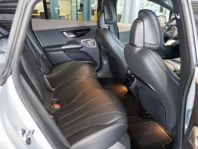 Mercedes-Benz EQE 300