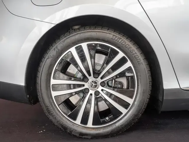 Mercedes-Benz EQE 300