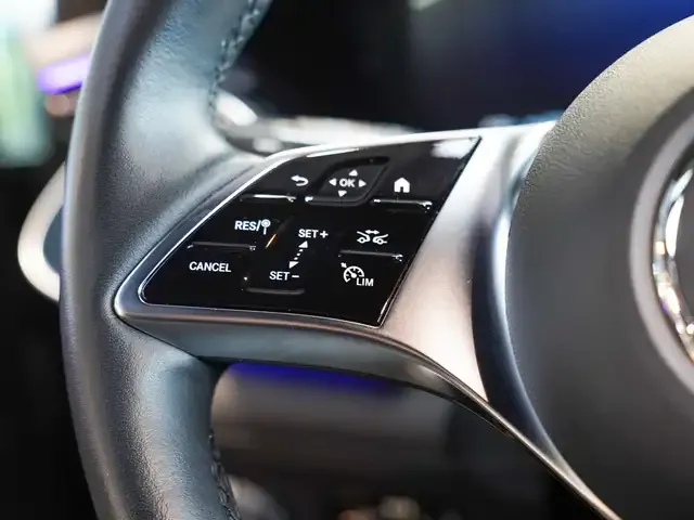 Mercedes-Benz EQE 300