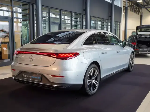 Mercedes-Benz EQE 300
