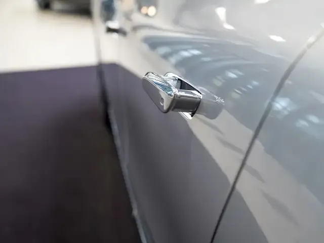 Mercedes-Benz EQE 300