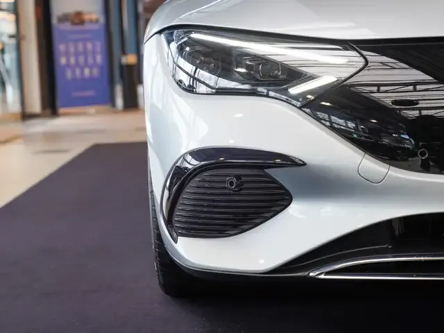 Mercedes-Benz EQE 300