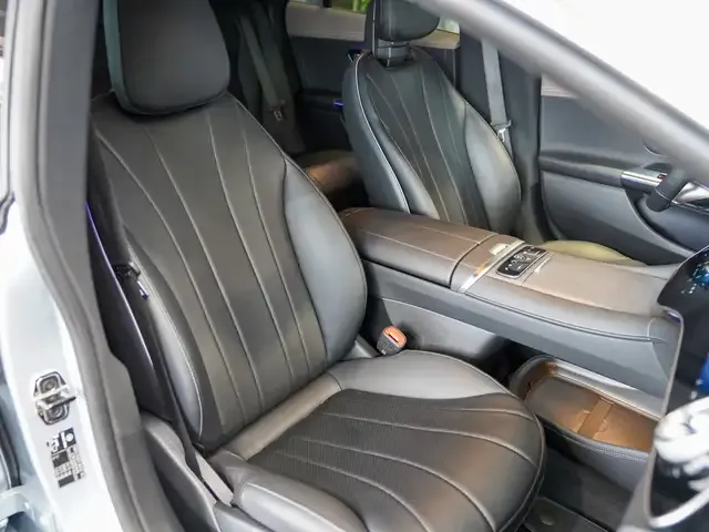 Mercedes-Benz EQE 300