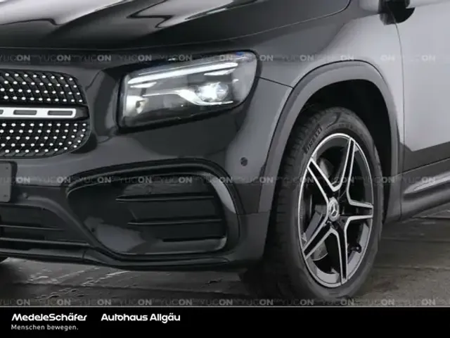 Mercedes-Benz GLB 220
