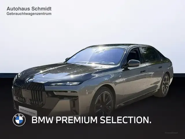 BMW i7