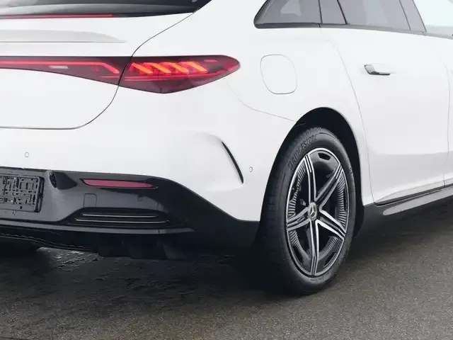 Mercedes-Benz EQE 300
