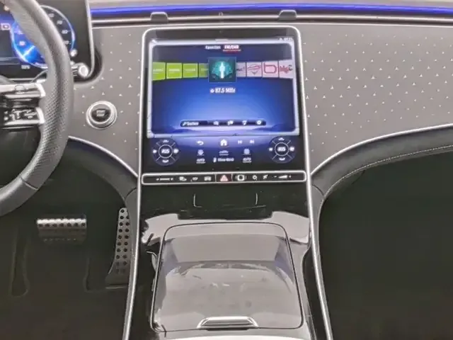 Mercedes-Benz EQE 300