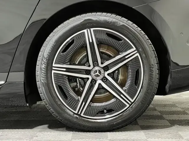 Mercedes-Benz EQE 300