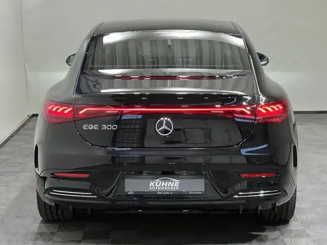 Mercedes-Benz EQE 300