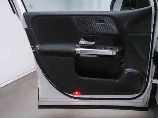 Mercedes-Benz EQB 300