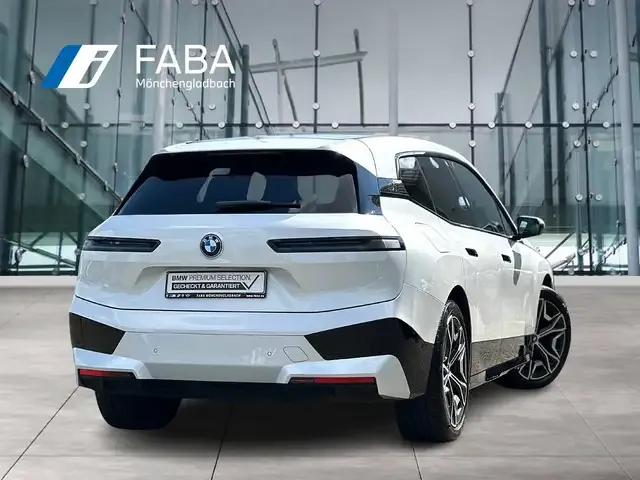 BMW iX