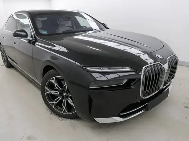 BMW 740