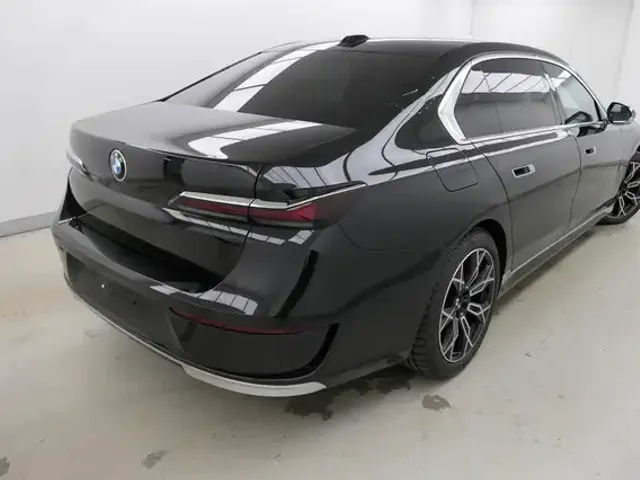 BMW 740