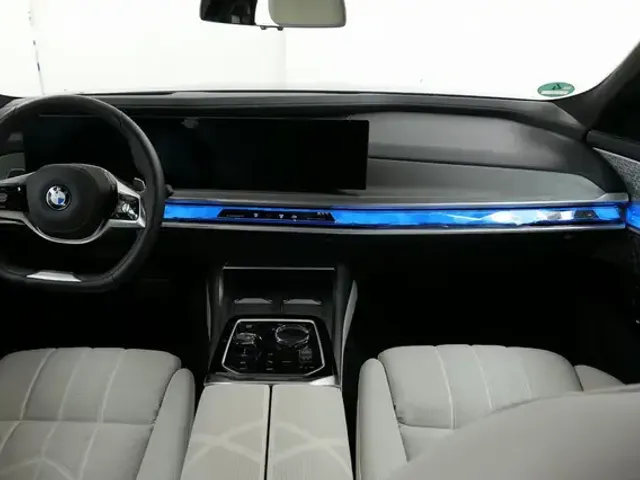 BMW 740