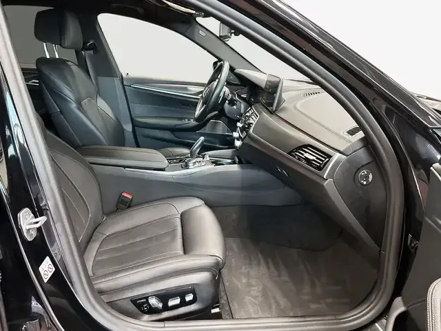 BMW M550