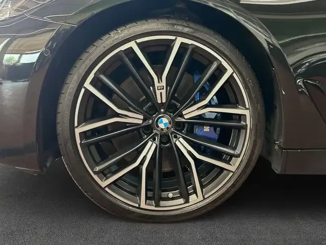 BMW M550