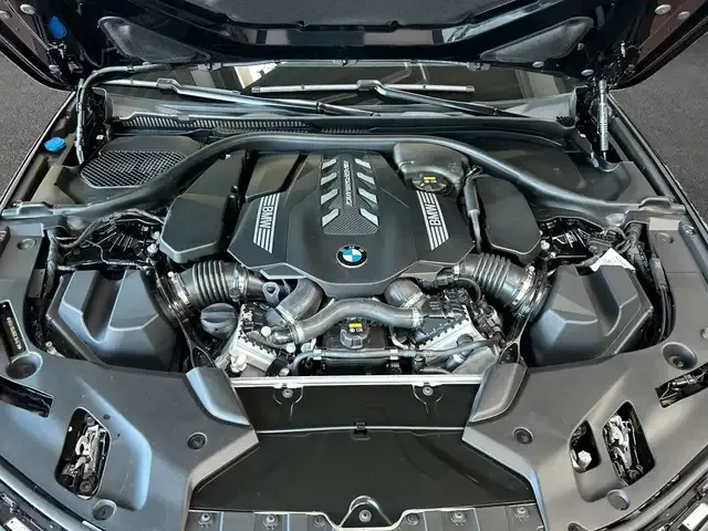 BMW M550