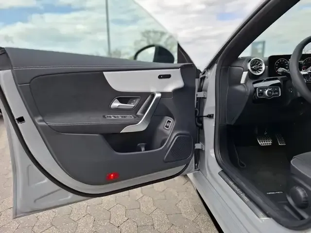 Mercedes-Benz CLA 220