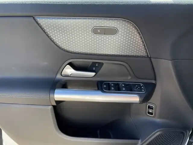 Mercedes-Benz EQA 300