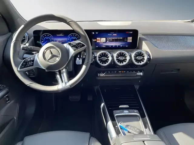 Mercedes-Benz EQA 300