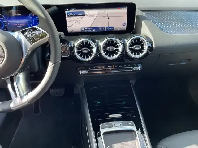 Mercedes-Benz EQA 300