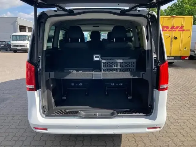 Mercedes-Benz V 250