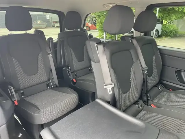 Mercedes-Benz V 220