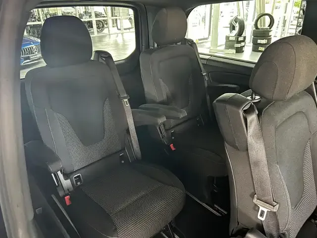 Mercedes-Benz V 220