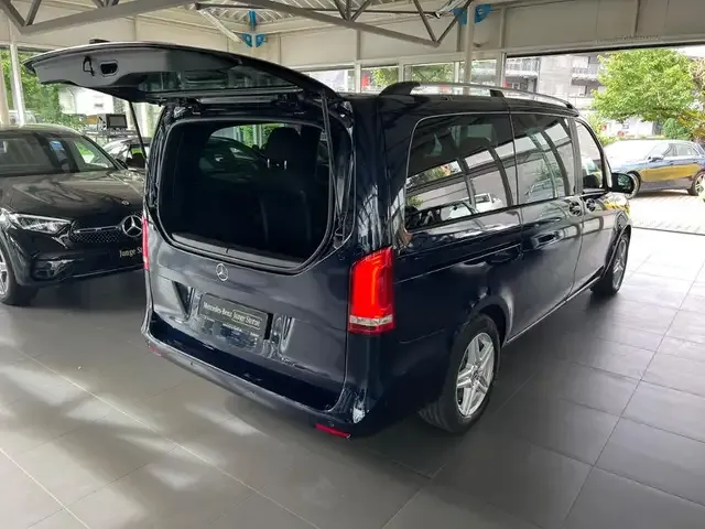 Mercedes-Benz V 220