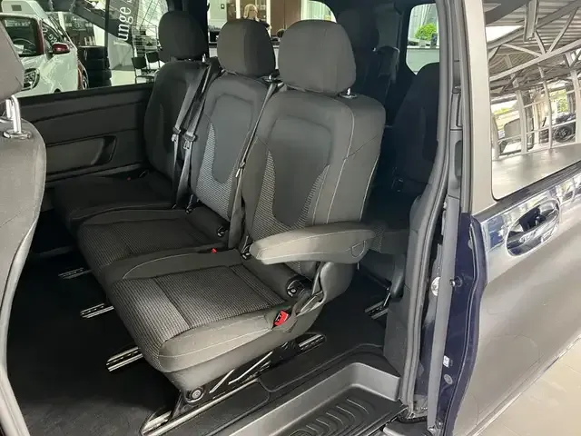 Mercedes-Benz V 220