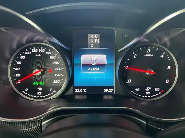 Mercedes-Benz V 220