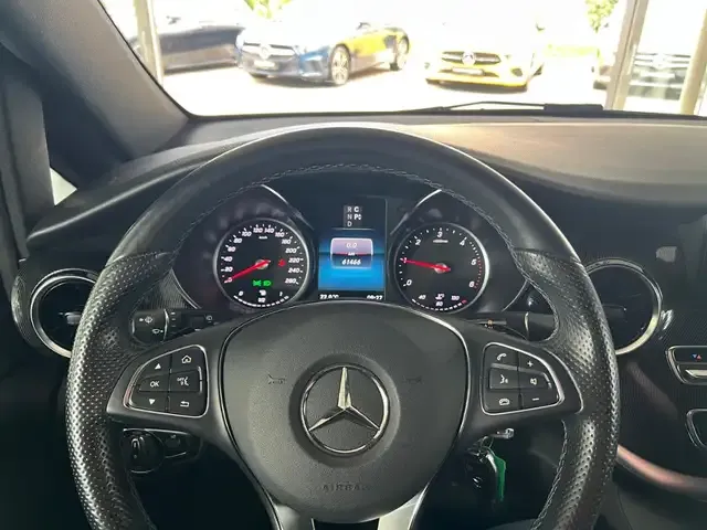 Mercedes-Benz V 220