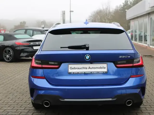 BMW 330