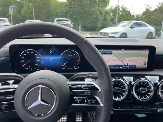 Mercedes-Benz CLA 200