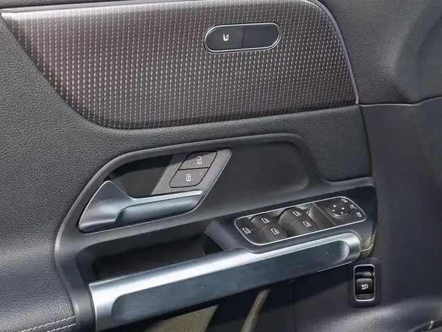 Mercedes-Benz EQB 300