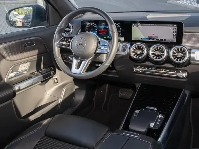 Mercedes-Benz EQB 300