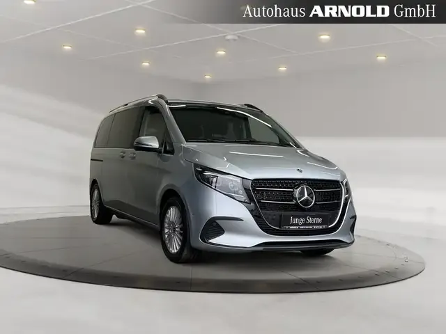 Mercedes-Benz V 220