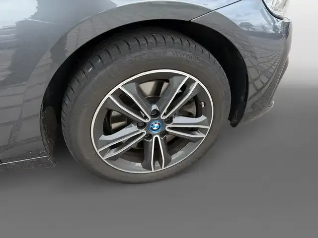 BMW 225