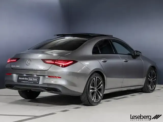 Mercedes-Benz CLA 200