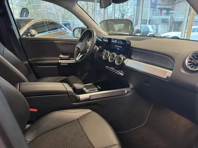 Mercedes-Benz GLB 200