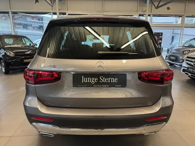 Mercedes-Benz GLB 200