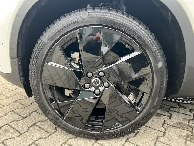 Volvo EX40
