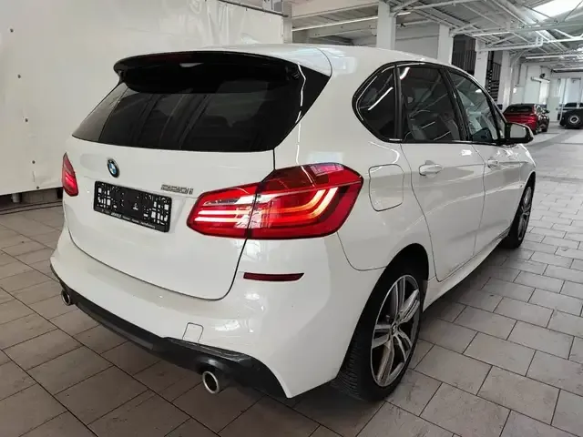 BMW 220