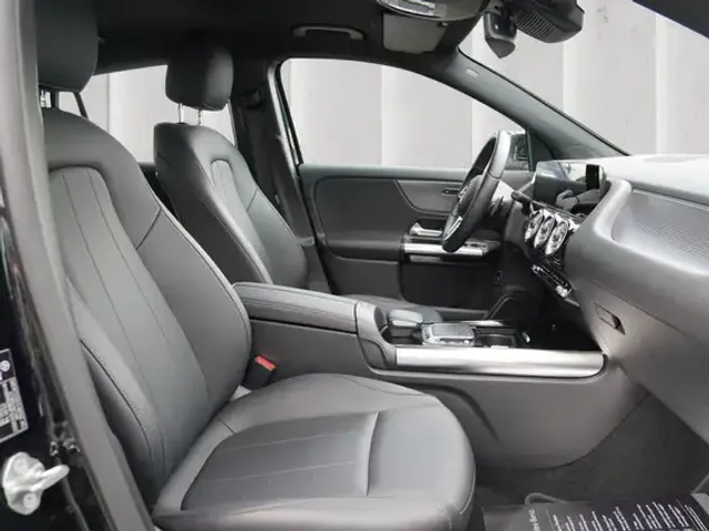 Mercedes-Benz EQA 300