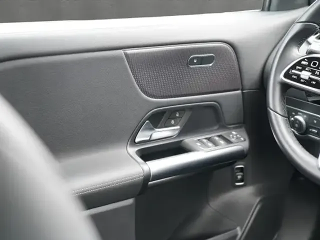 Mercedes-Benz EQA 300