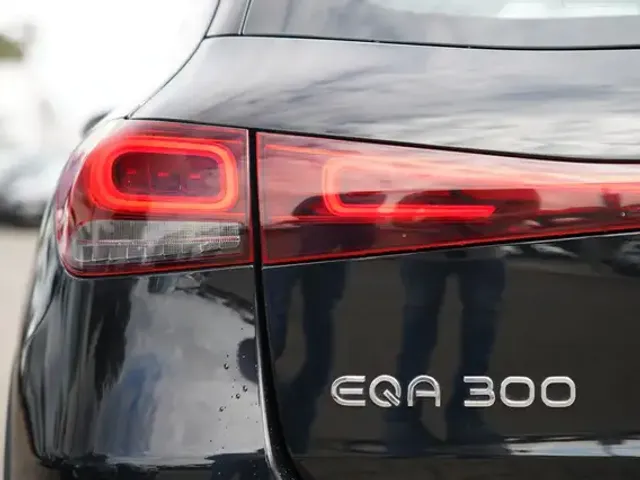 Mercedes-Benz EQA 300