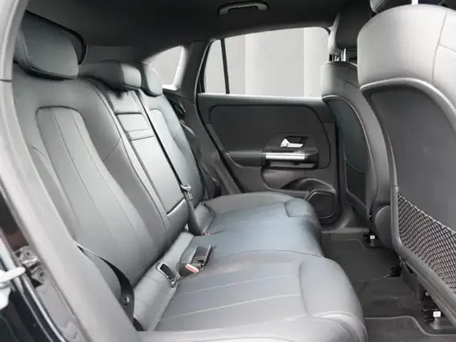 Mercedes-Benz EQA 300